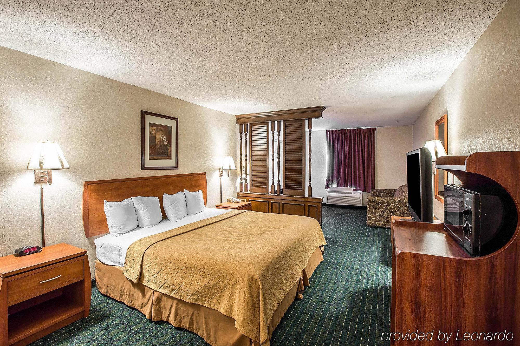 Greenville Inn & Suites ภายนอก รูปภาพ