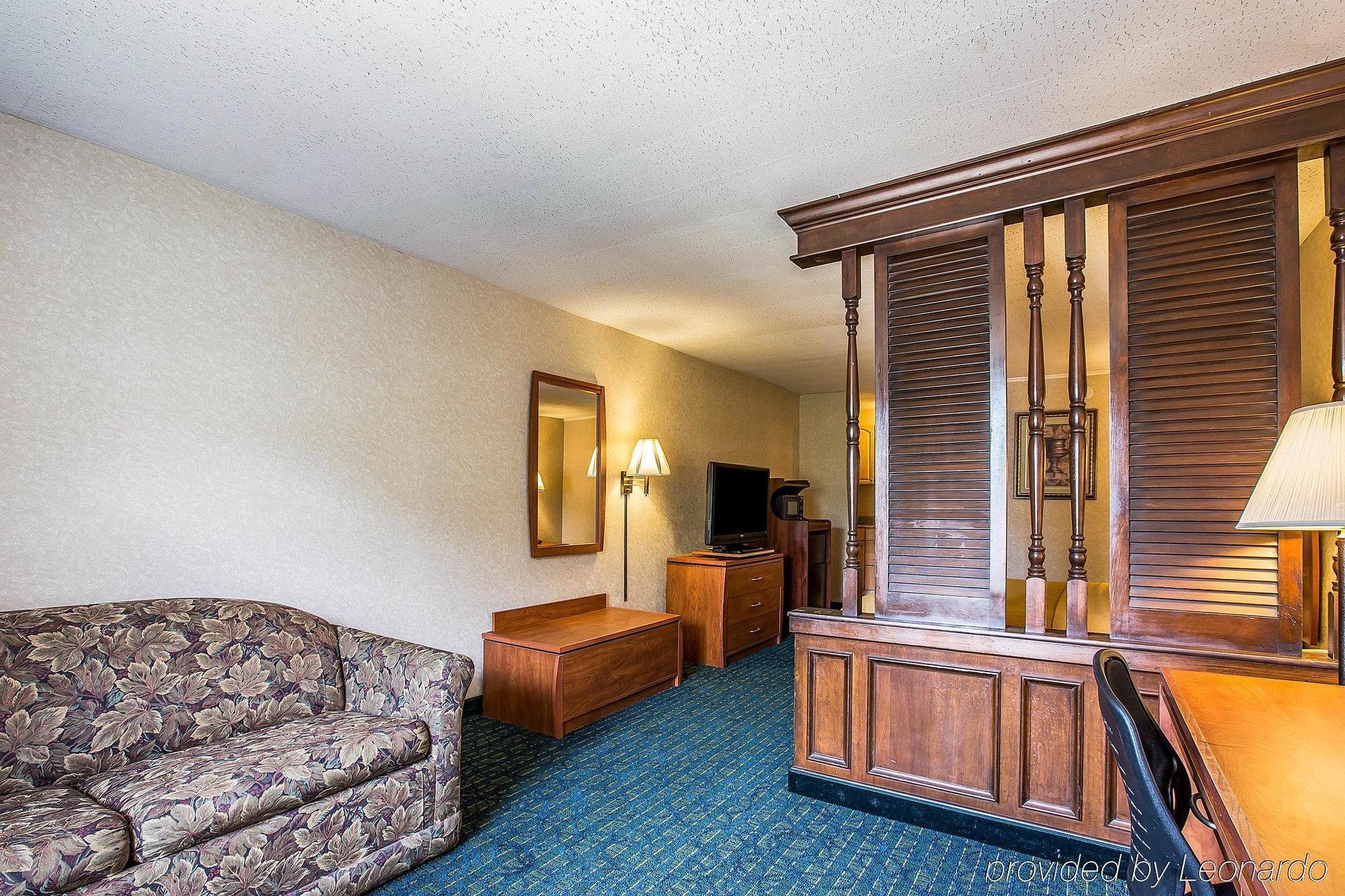 Greenville Inn & Suites ภายนอก รูปภาพ