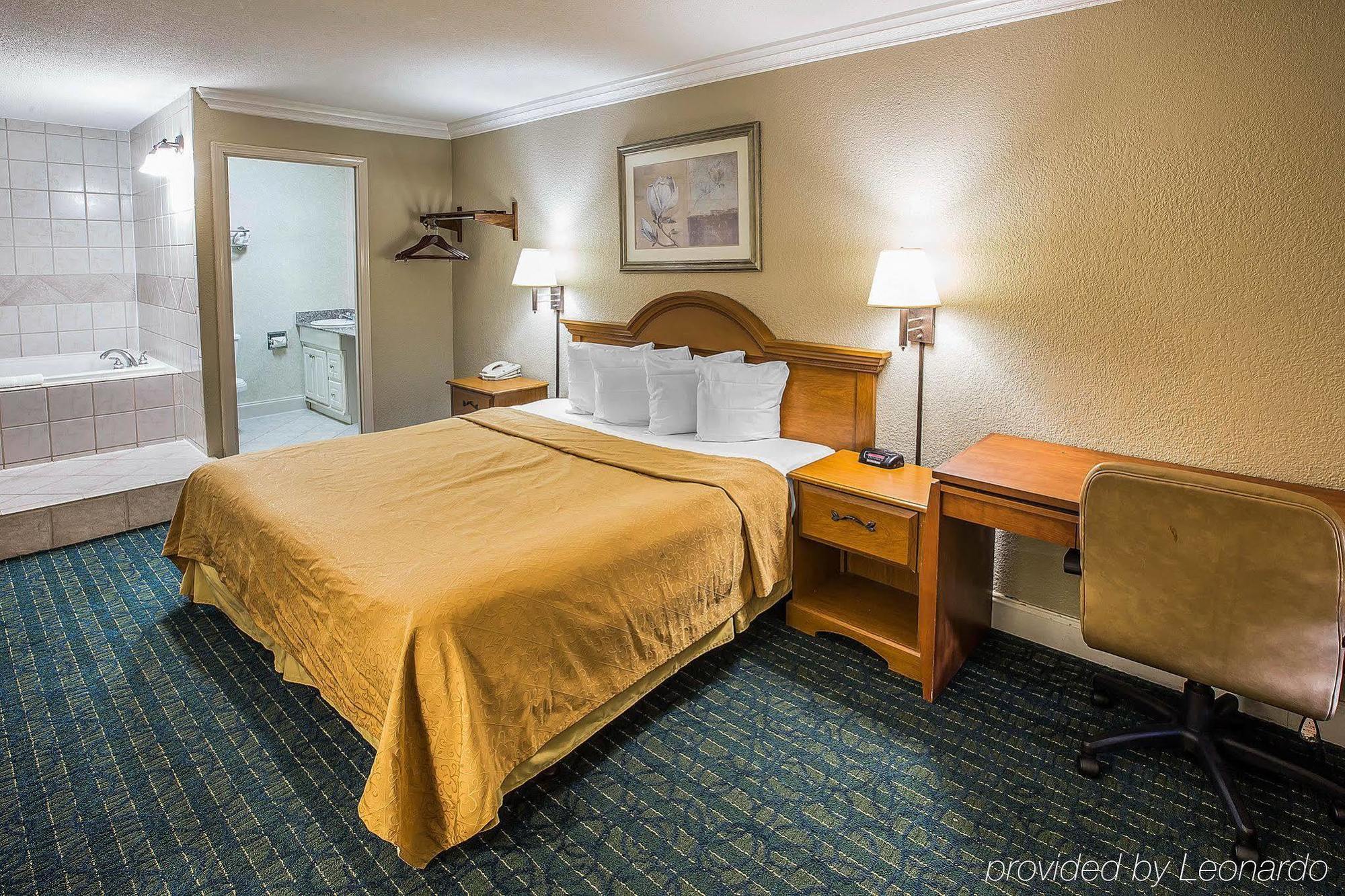 Greenville Inn & Suites ภายนอก รูปภาพ