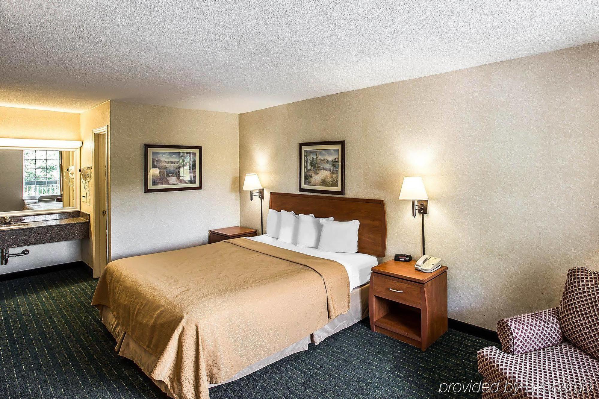 Greenville Inn & Suites ภายนอก รูปภาพ