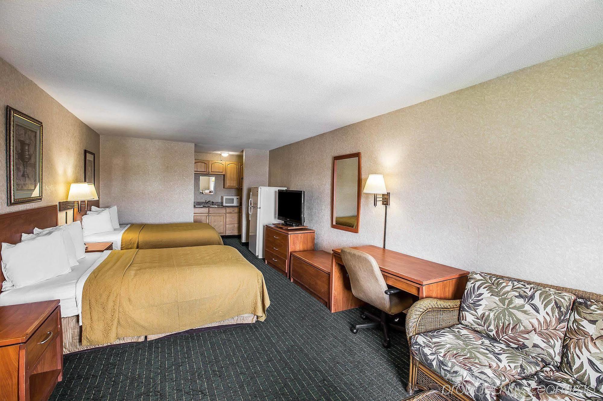Greenville Inn & Suites ภายนอก รูปภาพ