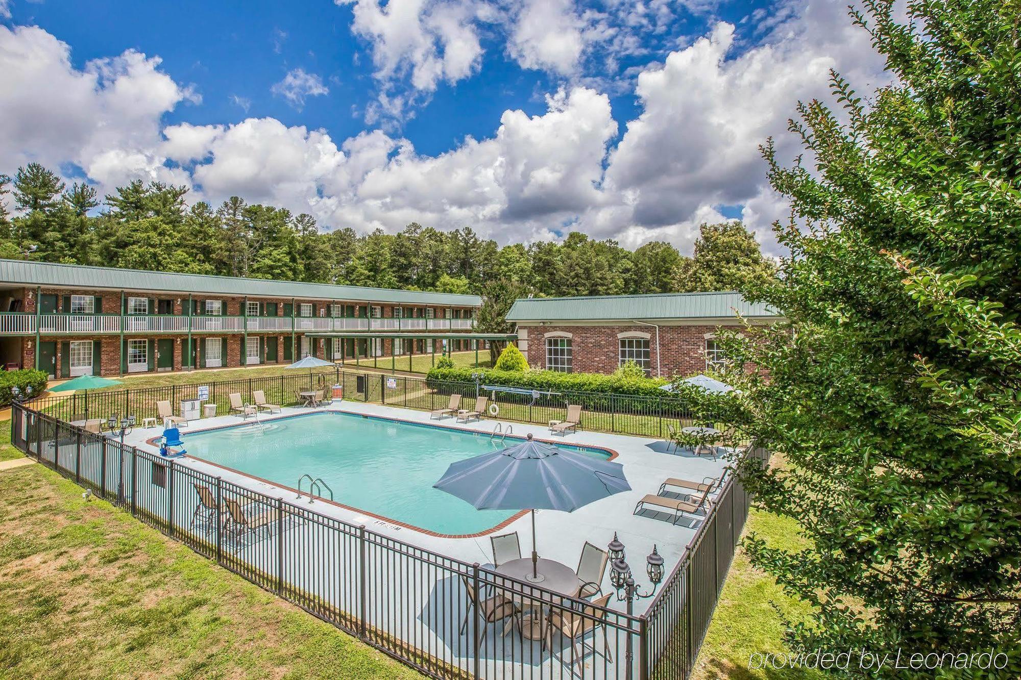 Greenville Inn & Suites ภายนอก รูปภาพ