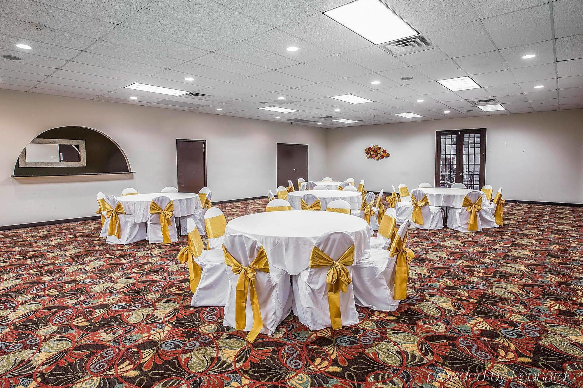 Greenville Inn & Suites ภายนอก รูปภาพ