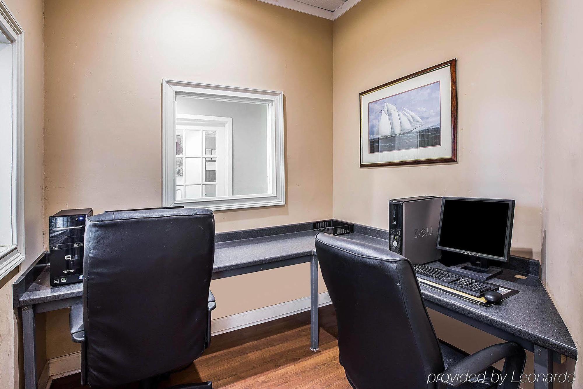 Greenville Inn & Suites ภายนอก รูปภาพ