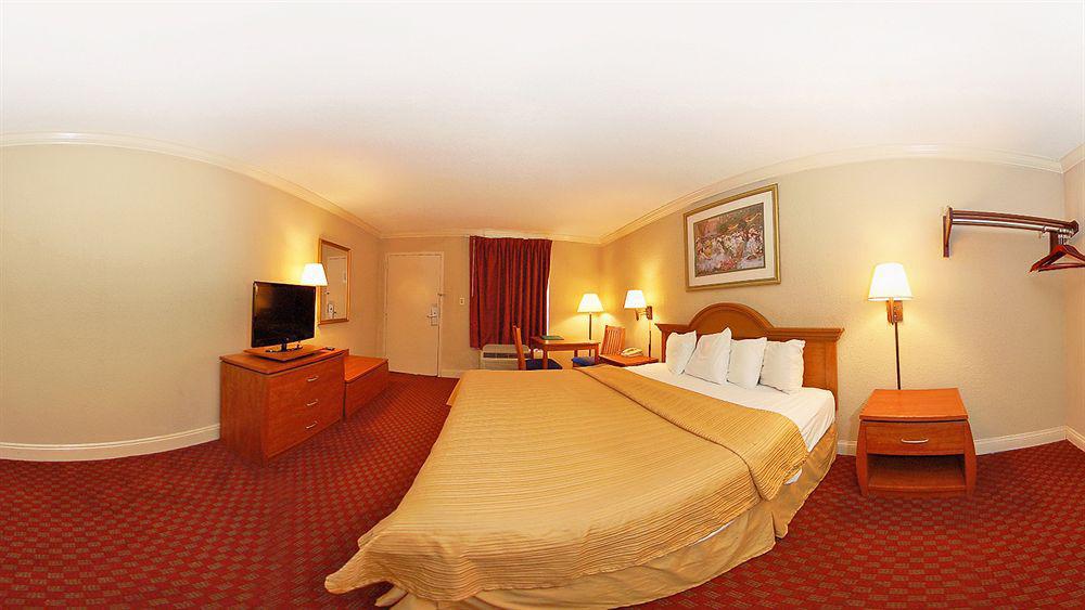 Greenville Inn & Suites ภายนอก รูปภาพ